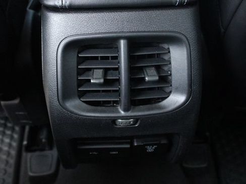 Used 2019 Jeep Cherokee Latitude Plus w/ Comfort/Convenience Group AWD/4WD image 28