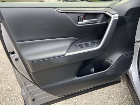 Used 2019 Toyota RAV4 XLE w/ Convenience Package FWD image 15
