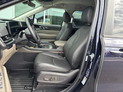 Certified 2026 Kia Carnival FWD image 13
