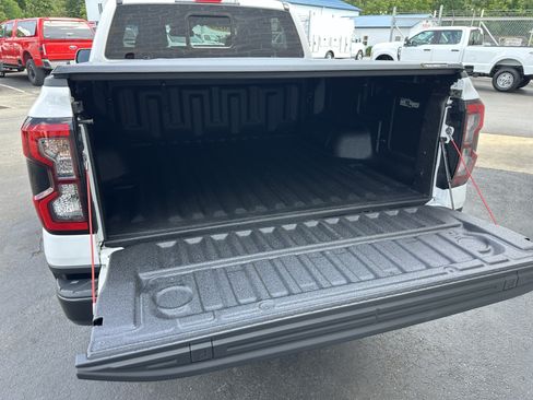 Used 2025 Ford Ranger Lariat w/ FX4 Off-Road Package AWD/4WD image 7