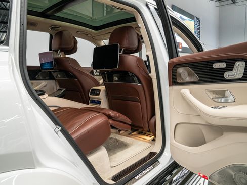 Used 2026 Mercedes-Benz Maybach GLS 600 4MATIC image 28