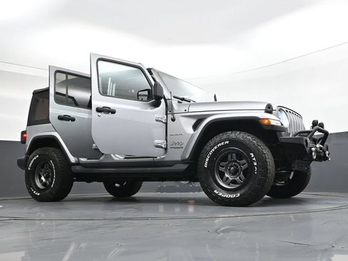 Used 2020 Jeep Wrangler Unlimited Sahara AWD/4WD image 46