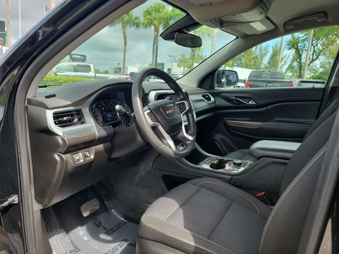 Used 2023 GMC Acadia SLE w/ Driver Convenience Package FWD image 8