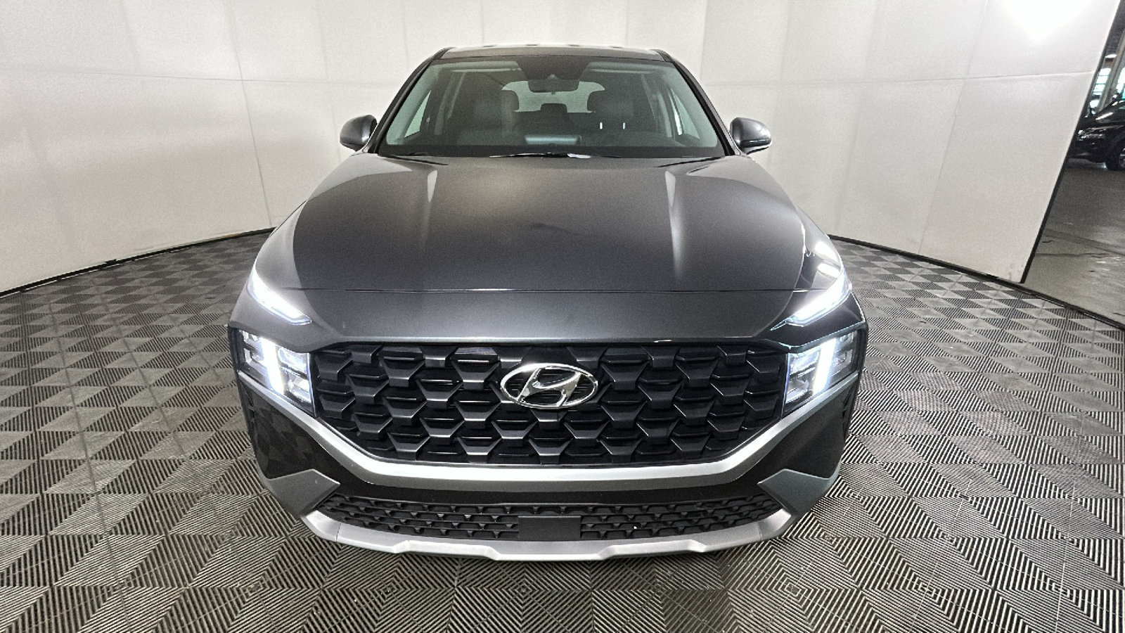 Used 2023 Hyundai Santa Fe SE FWD image 9