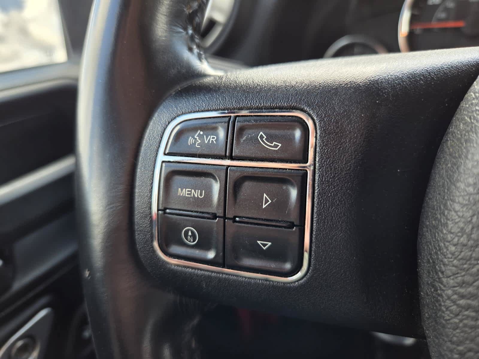 Used 2018 Jeep Wrangler Sahara w/ Connectivity Group AWD/4WD image 23