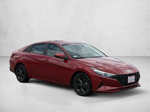Certified 2023 Hyundai Elantra SEL FWD image 3