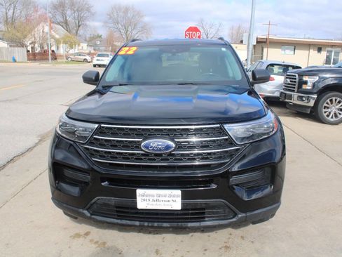 Used 2022 Ford Explorer XLT image 3