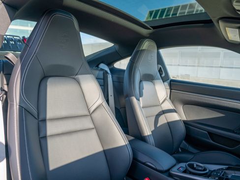 Certified 2025 Porsche 911 Carrera RWD image 25