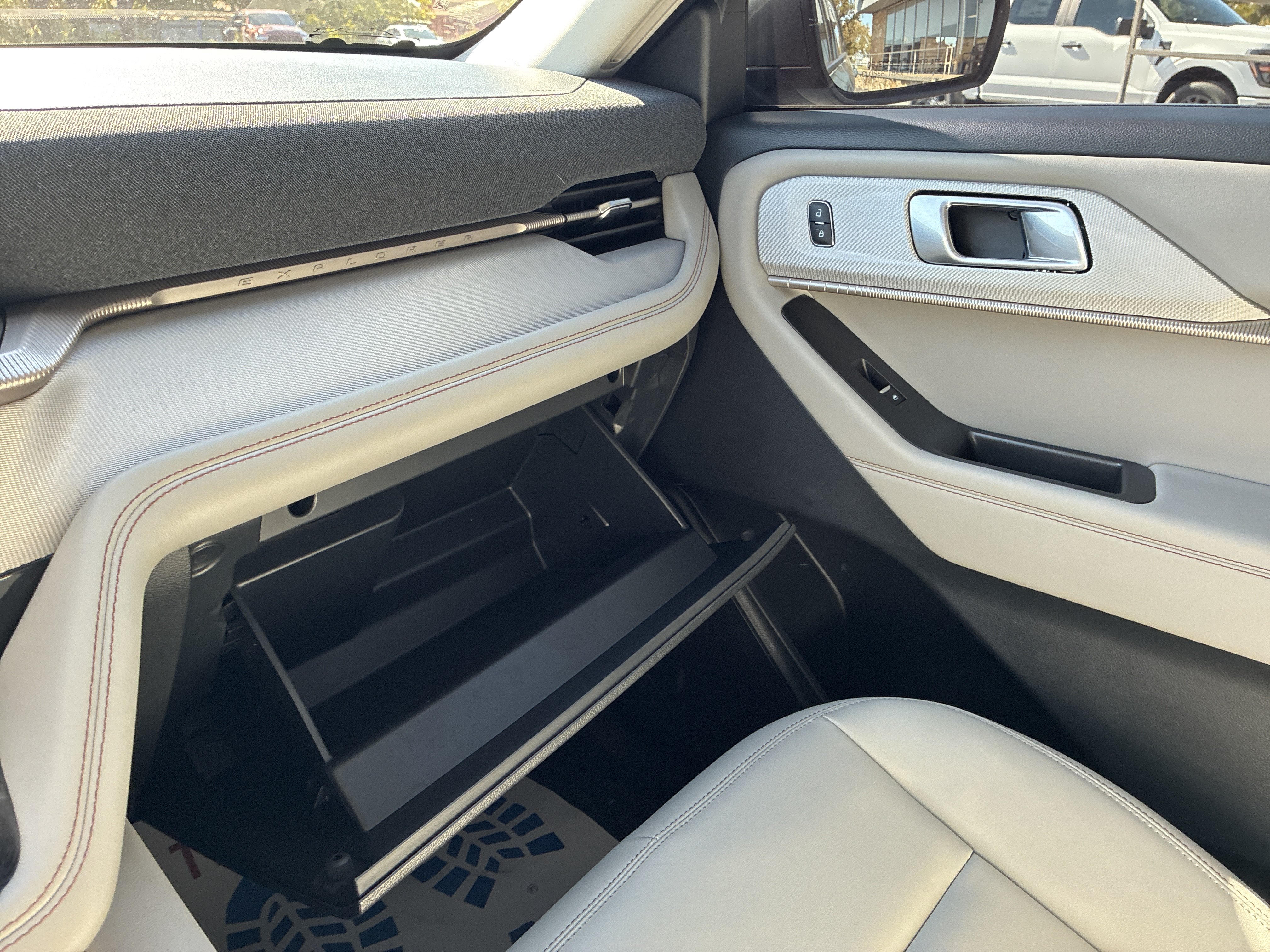 Used 2025 Ford Explorer Active w/ Active Comfort Package RWD image 34