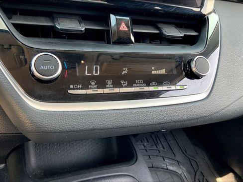 Used 2023 Toyota Corolla LE image 31