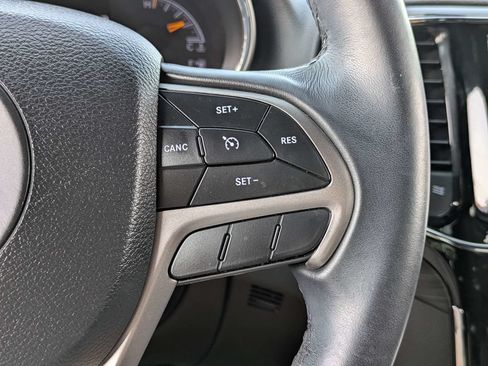 Used 2019 Jeep Grand Cherokee Laredo w/ 18" Wheel & 8.4" Radio Group AWD/4WD image 25