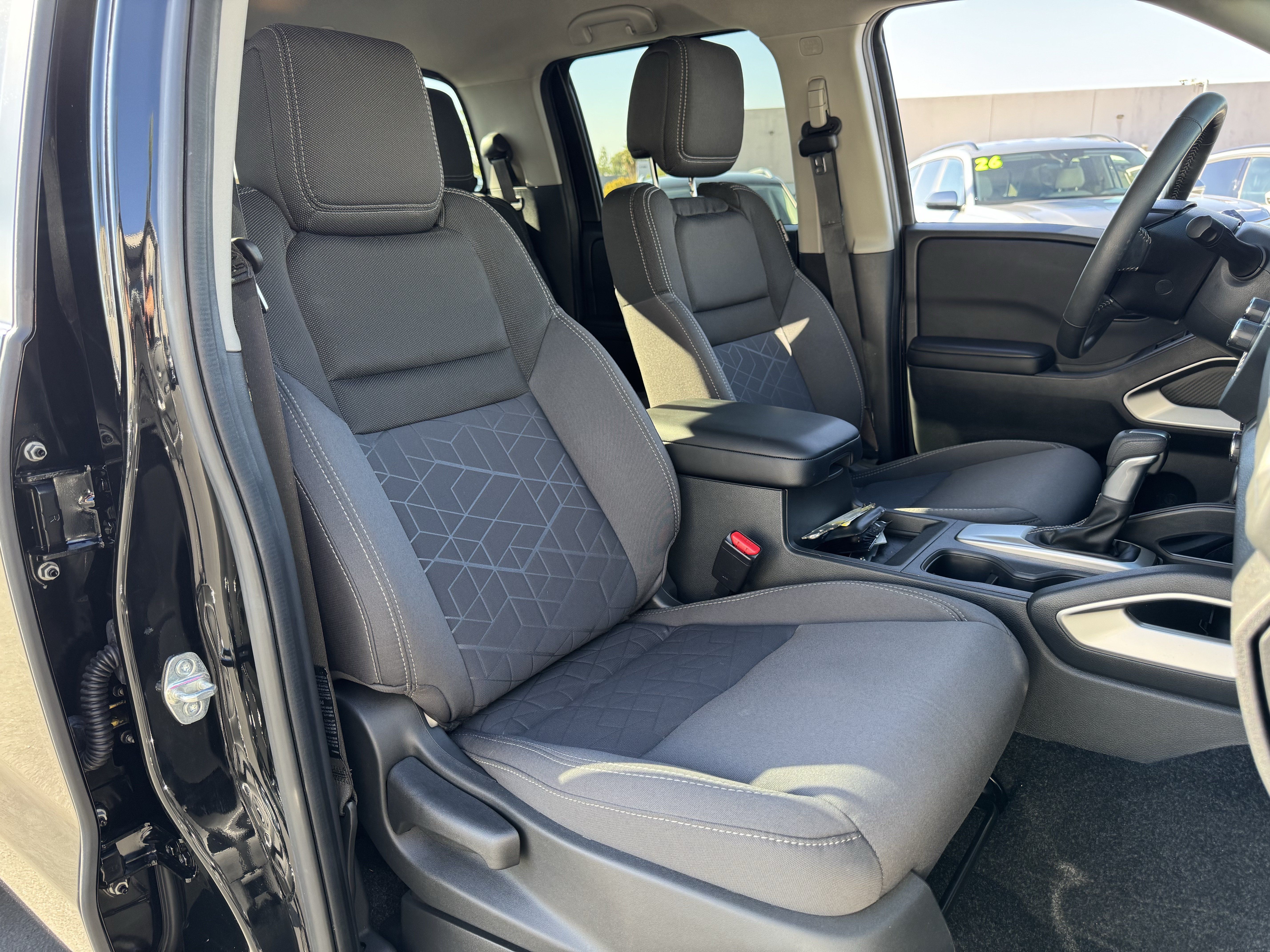 Used 2026 Nissan Frontier SV w/ SV Convenience Package RWD image 33