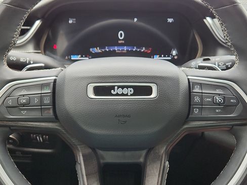 Used 2023 Jeep Grand Cherokee Limited AWD/4WD image 24