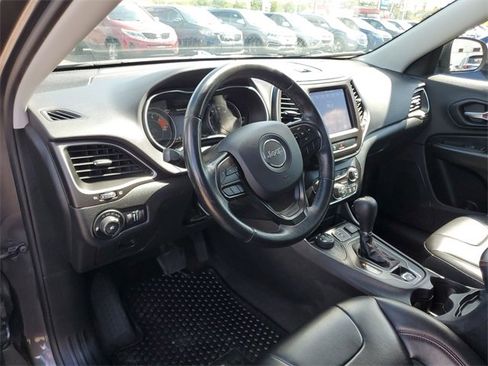 Used 2020 Jeep Cherokee Trailhawk w/ Cold Weather Group image 10