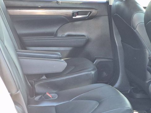 Used 2023 Toyota Highlander Limited image 22