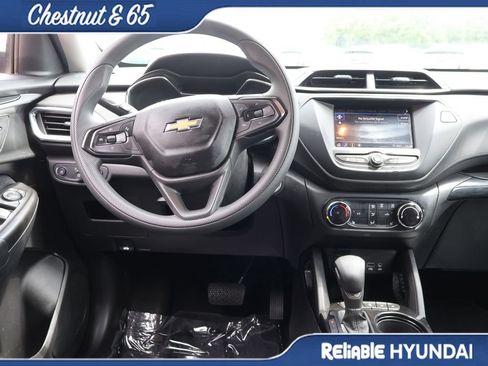 Used 2022 Chevrolet TrailBlazer LT FWD image 19