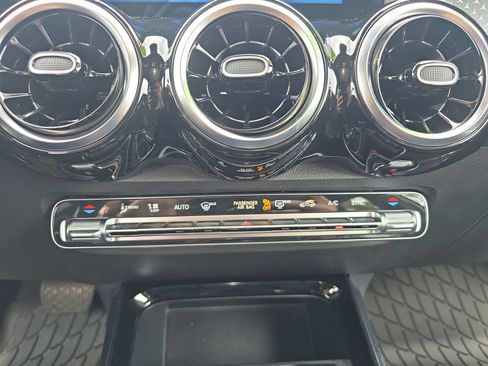 Used 2025 Mercedes-Benz GLB 250 image 24