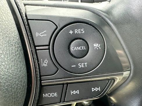 Used 2023 Toyota Camry SE image 18