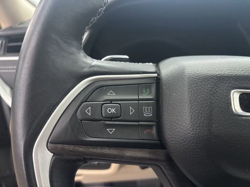 Used 2022 Jeep Grand Cherokee Limited w/ Luxury Tech Group II image 15