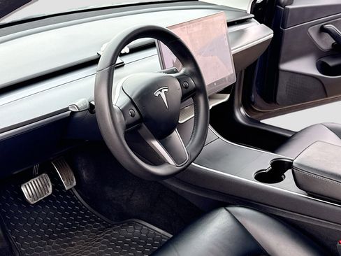 Used 2020 Tesla Model 3 Long Range image 4