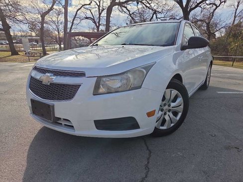 Used 2013 Chevrolet Cruze LS image 1