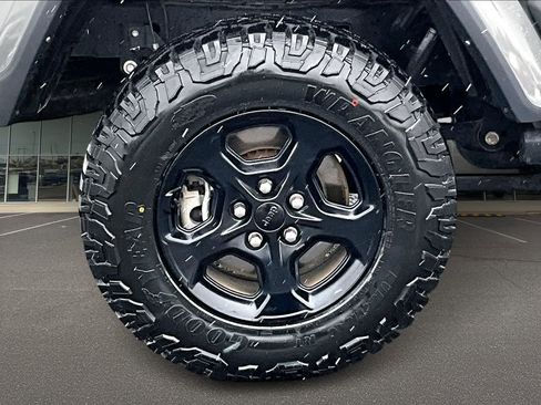 Used 2021 Jeep Gladiator Sport image 36