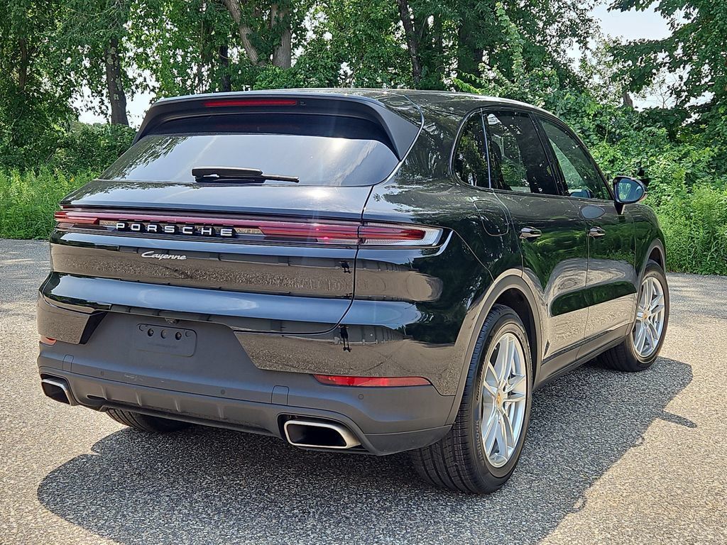 Certified 2024 Porsche Cayenne AWD/4WD image 7