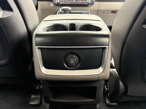 Used 2025 Kia Carnival FWD image 33