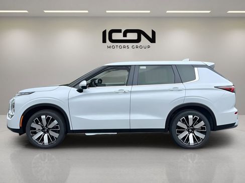 New 2026 Mitsubishi Outlander SE AWD/4WD image 2