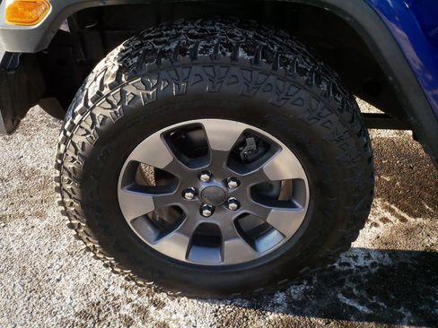 Used 2019 Jeep Wrangler Unlimited Sahara image 15