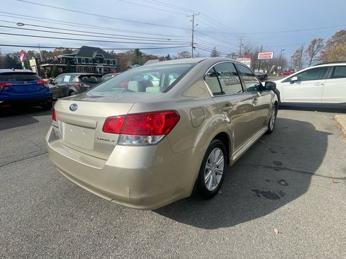 Used 2010 Subaru Legacy 2.5i Premium image 2