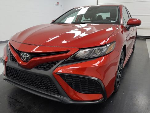 Used 2021 Toyota Camry SE image 15