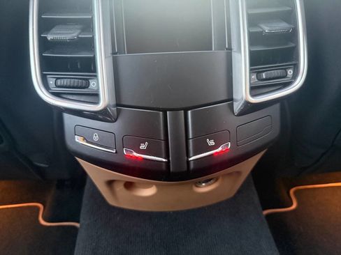 Used 2014 Porsche Cayenne Platinum Edition image 29