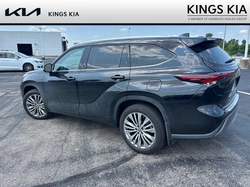 Used 2024 Toyota Highlander Platinum AWD/4WD image 13