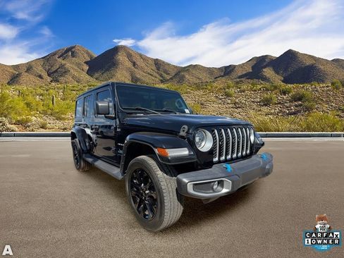 Used 2023 Jeep Wrangler Unlimited Sahara w/ Cold Weather Group AWD/4WD image 5