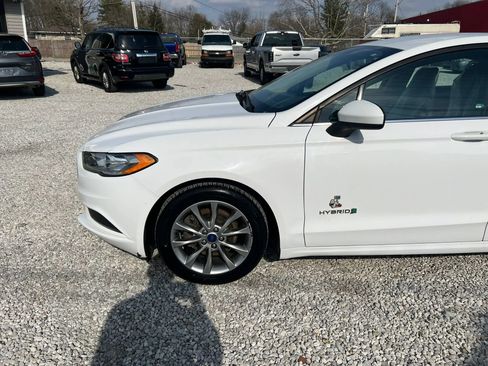 Used 2017 Ford Fusion SE image 4