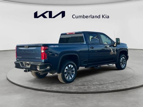 Used 2022 Chevrolet Silverado 2500 Custom w/ Custom Value Package AWD/4WD image 5