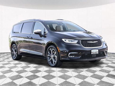 Used 2022 Chrysler Pacifica Pinnacle AWD/4WD image 12