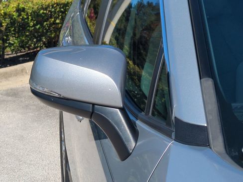 Used 2021 Toyota RAV4 XLE Premium image 11