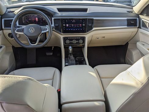 Certified 2022 Volkswagen Atlas SE w/ Panoramic Sunroof Package image 13