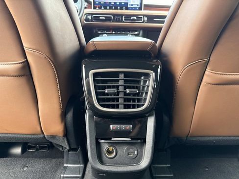 Used 2022 Lincoln Nautilus Reserve AWD/4WD image 16