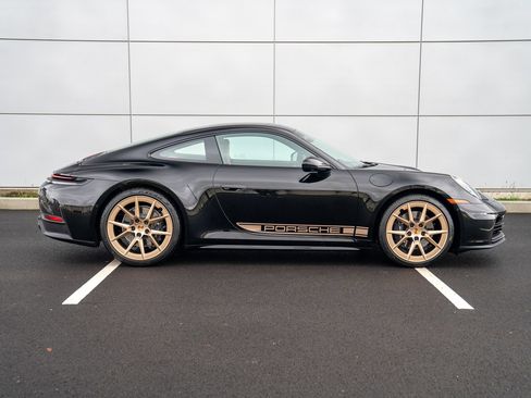 Used 2025 Porsche 911 Carrera image 6