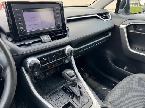 Used 2021 Toyota RAV4 LE AWD/4WD image 29