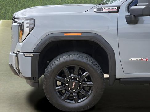 Used 2024 GMC Sierra 2500 AT4 w/ AT4 Premium Plus Package AWD/4WD image 9