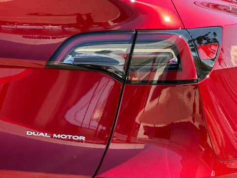 Used 2024 Tesla Model Y Long Range AWD/4WD image 27