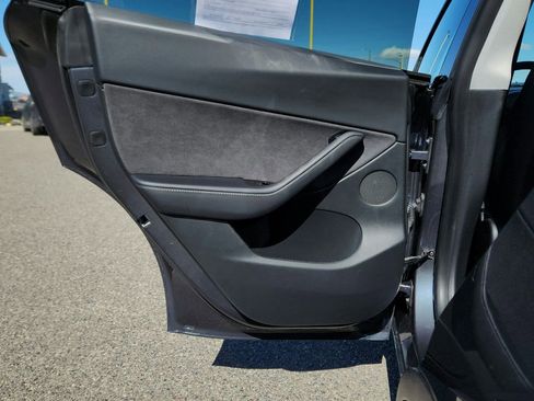 Used 2020 Tesla Model Y Long Range image 23