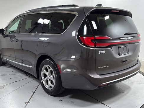 Used 2022 Chrysler Pacifica Limited image 7