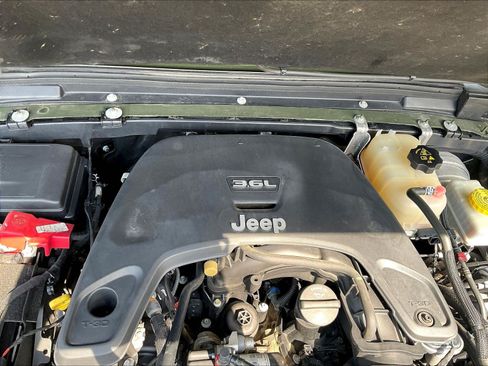 Used 2021 Jeep Wrangler Unlimited Rubicon w/ Dual Top Group AWD/4WD image 30