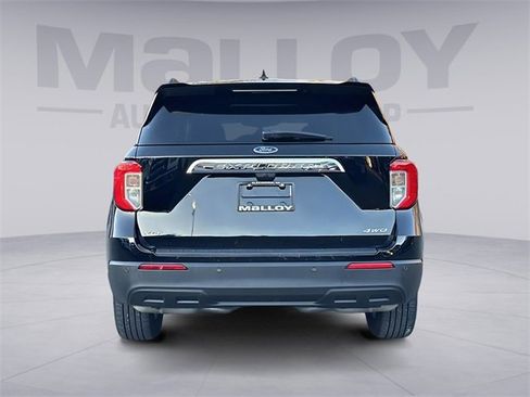 Used 2024 Ford Explorer XLT image 4