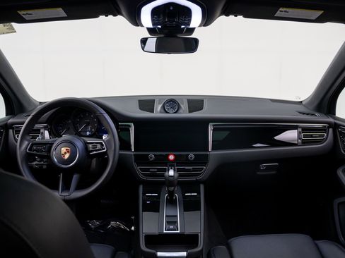 Certified 2026 Porsche Macan AWD/4WD image 11